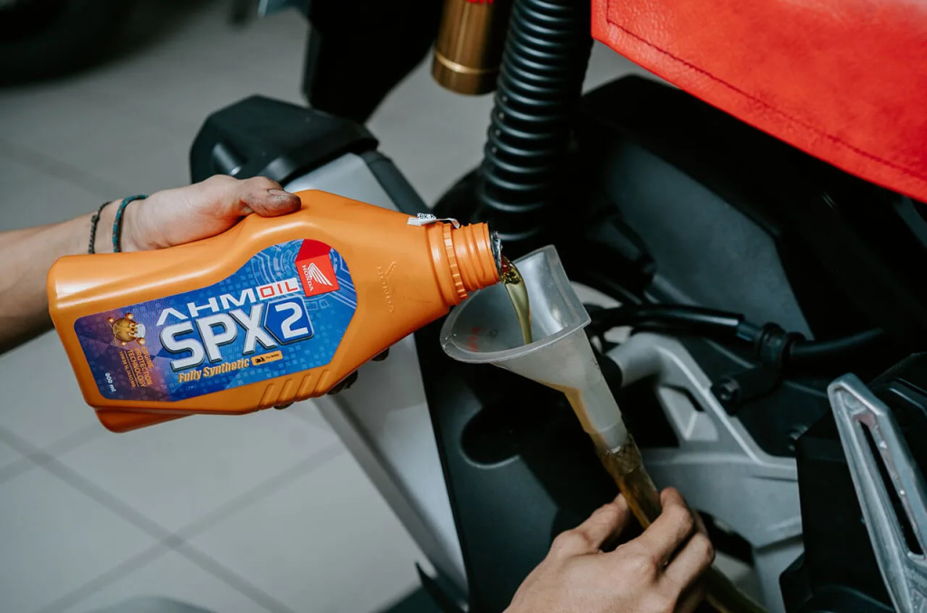 Panduan Oli Motor 2025: Pilih Tepat Performa Maksimal
