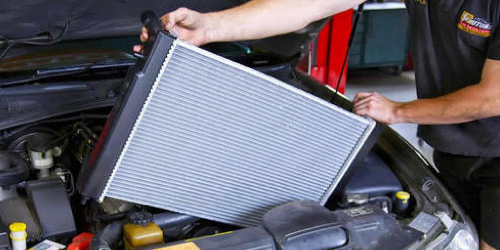 Panduan Perawatan Mobil Manual & Matic 2025: Tips Mingguan Oli, Radiator, Rem & Kopling yang Wajib Gen Z Tahu