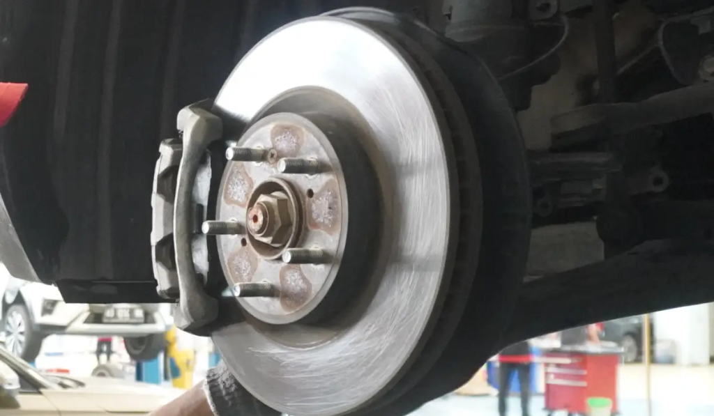 Servis Rem 10.000 KM: Panduan Lengkap untuk Hindari Kecelakaan & Cek Minyak Rem 2025