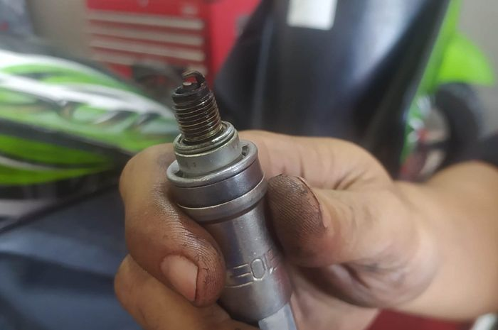 5 Cara Rawat Busi Motor Cepat Hemat Biaya Performa Maksimal