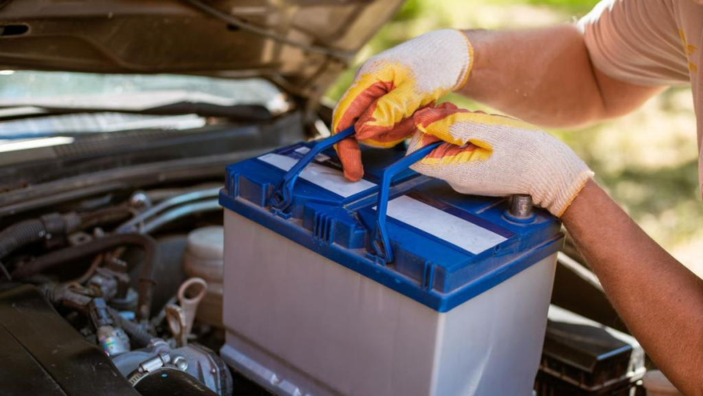 5 Cara Bersihkan Aki Mobil Kotor Agar Tak Mogok