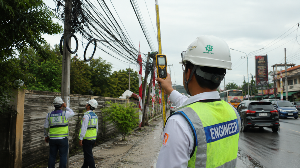 Jangan Tunggu Tersangkut Kabel Menjuntai, Ini 3 Tips Aman Berkendara
